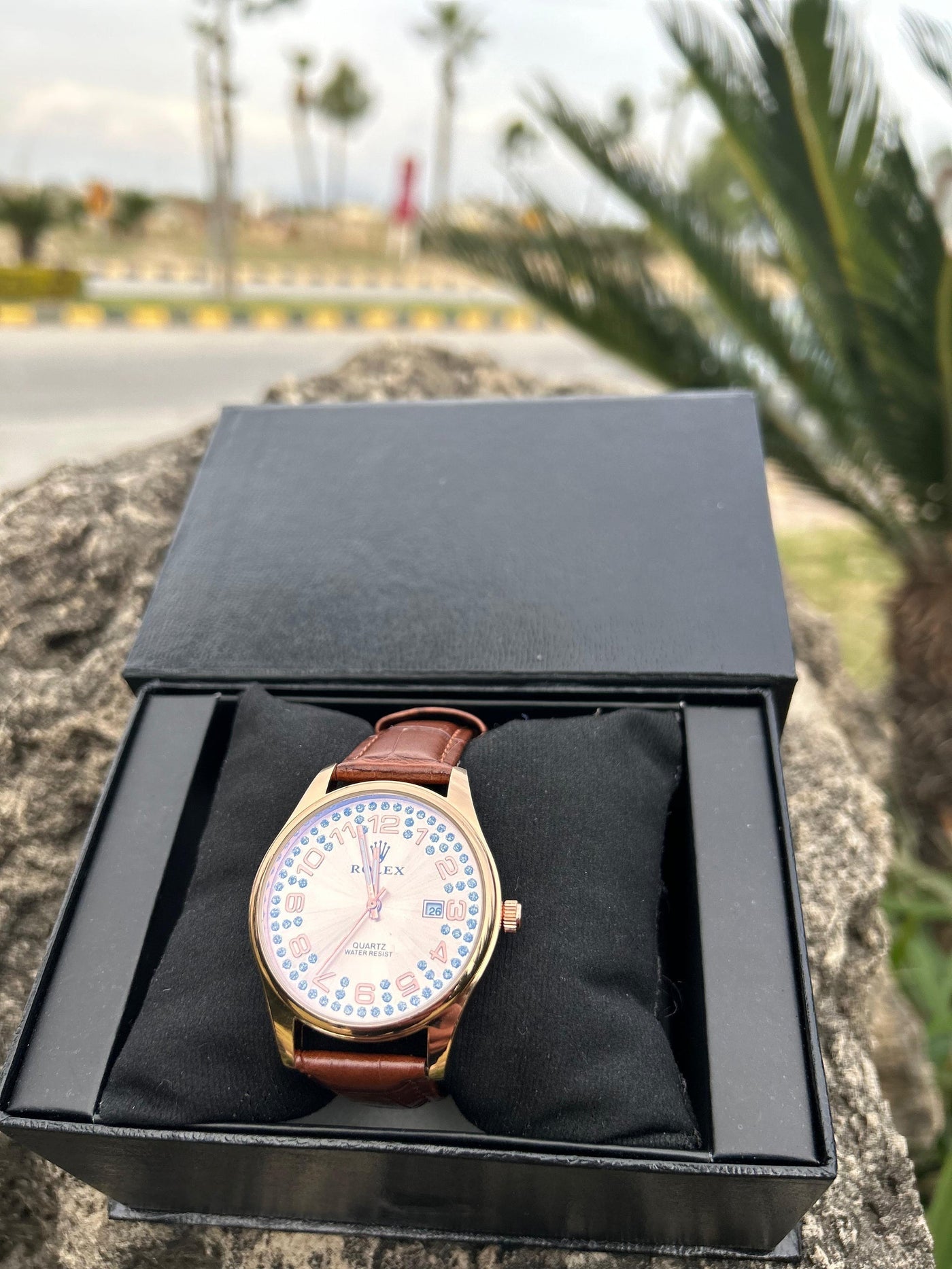 Men's Trendy Strap-Style Timepiece